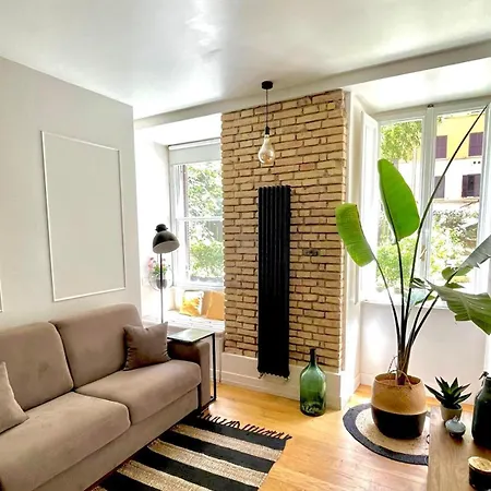 Chic Industrial Design By Vatican Museum Apartamento