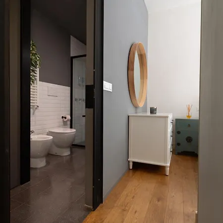 Chic Industrial Design By Vatican Museum Apartamento