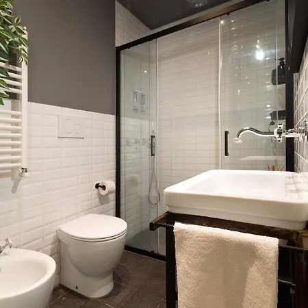 Chic Industrial Design By Vatican Museum Apartamento Roma