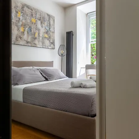 Chic Industrial Design By Vatican Museum Apartamento *